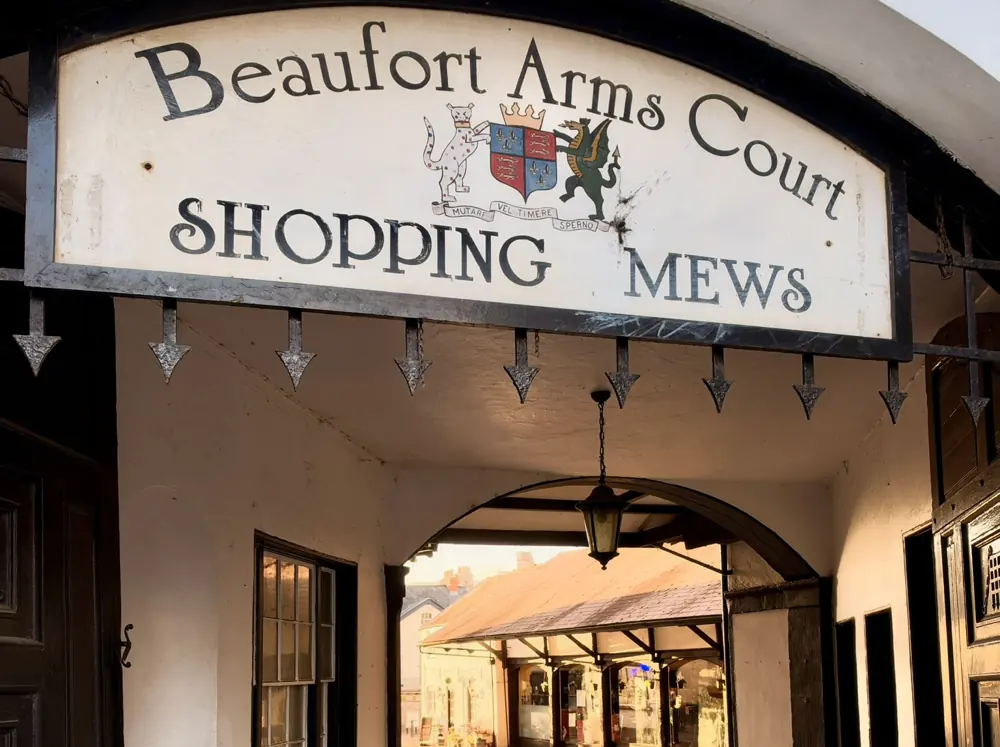 The Beaufort Arms Court Shopping Mews archway, leading through to the cobbled courtyard